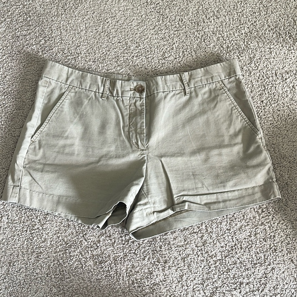 Gap Tan khaki shorts Size 6